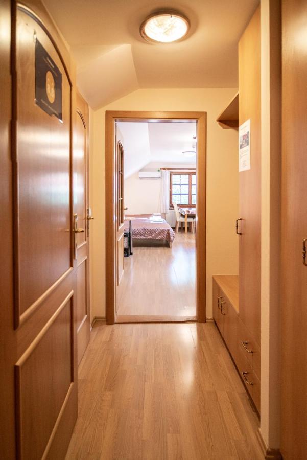 Apartman A Ubytovani U Machu Mikulov Eksteriør billede