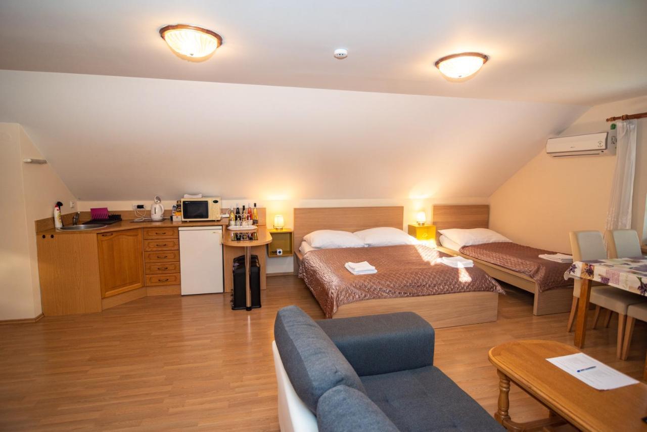 Apartman A Ubytovani U Machu Mikulov Eksteriør billede
