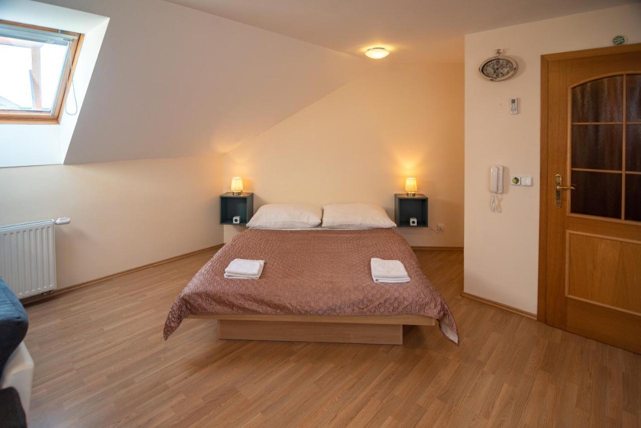 Apartman A Ubytovani U Machu Mikulov Eksteriør billede