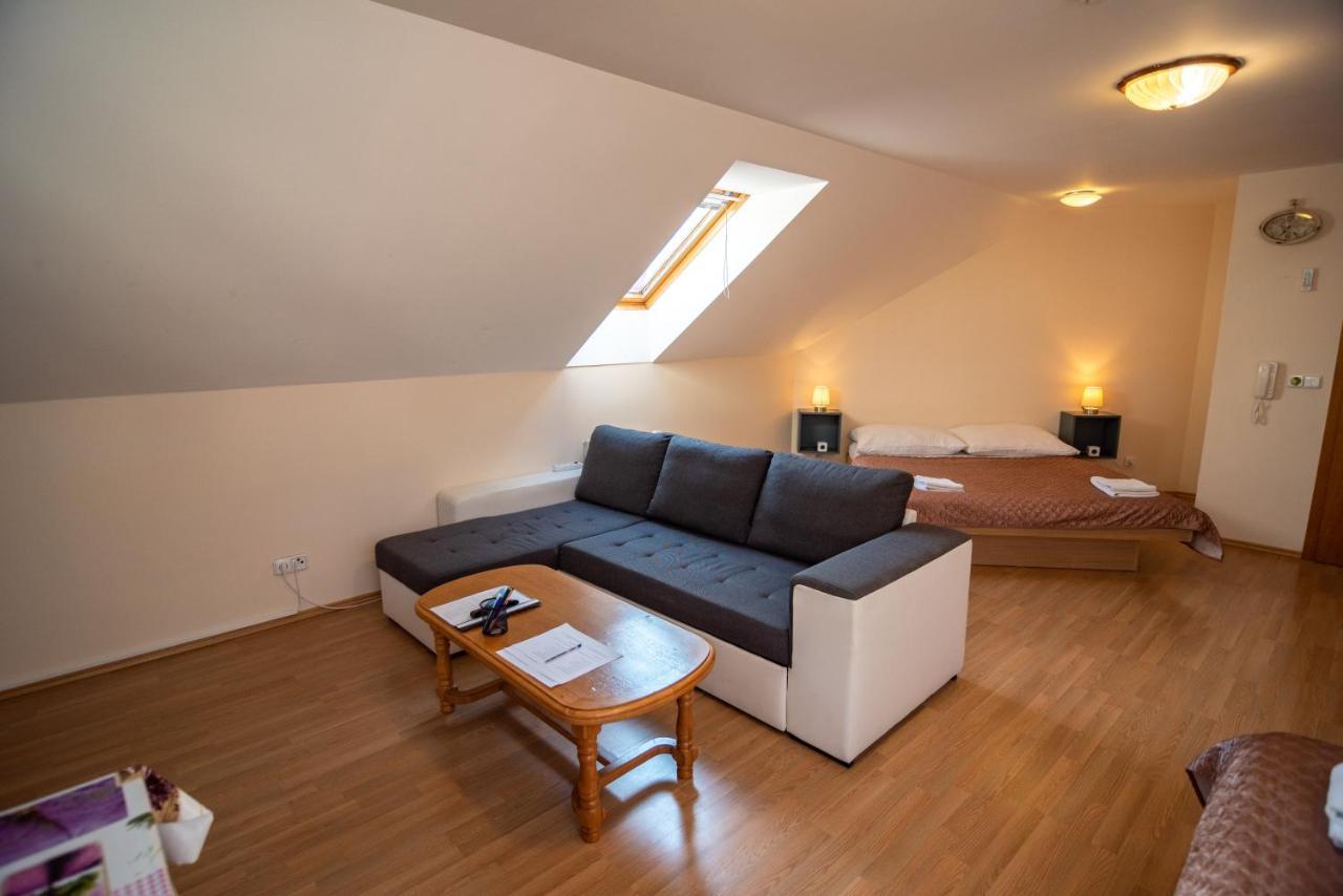 Apartman A Ubytovani U Machu Mikulov Eksteriør billede